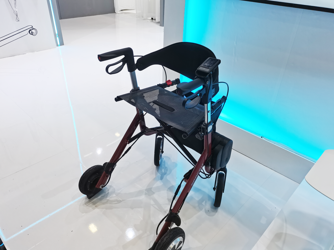 electric motorized wheelchair